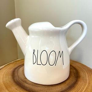 Rae Dunn Watering Can Approx. Size: 6.5" Height, 9.75" Length, 5.75" Diameter